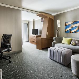 Upper Floors King Room